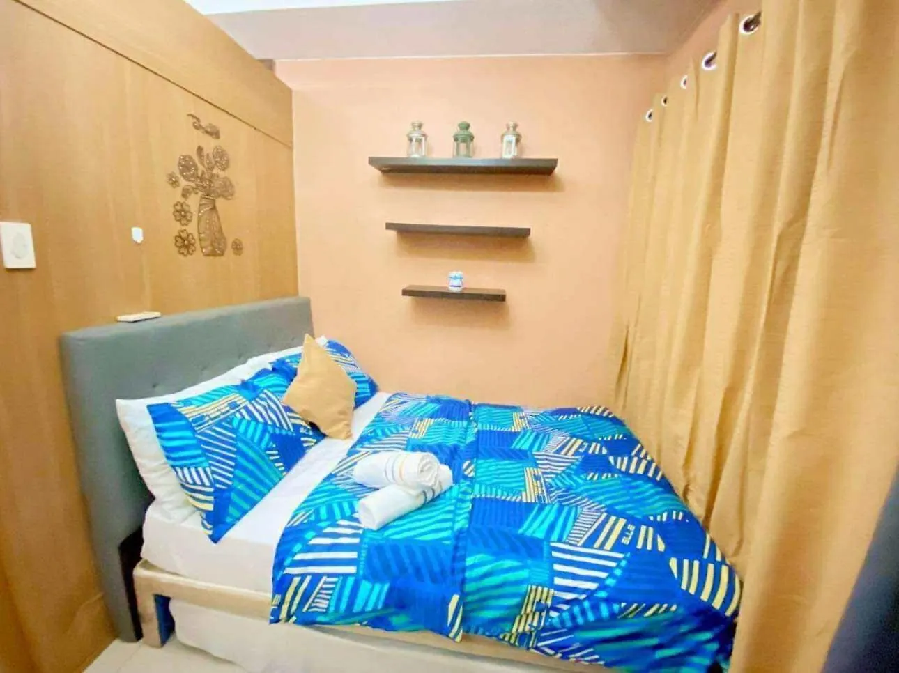1528-1Br-1Bed-1Sofa Bed 1Pull Out Pool View With Balcony Apartment Manila