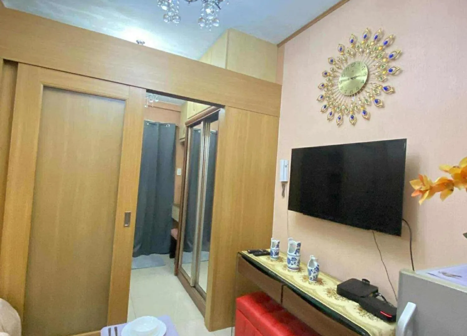 1528-1Br-1Bed-1Sofa Bed 1Pull Out Pool View With Balcony Apartment Manila