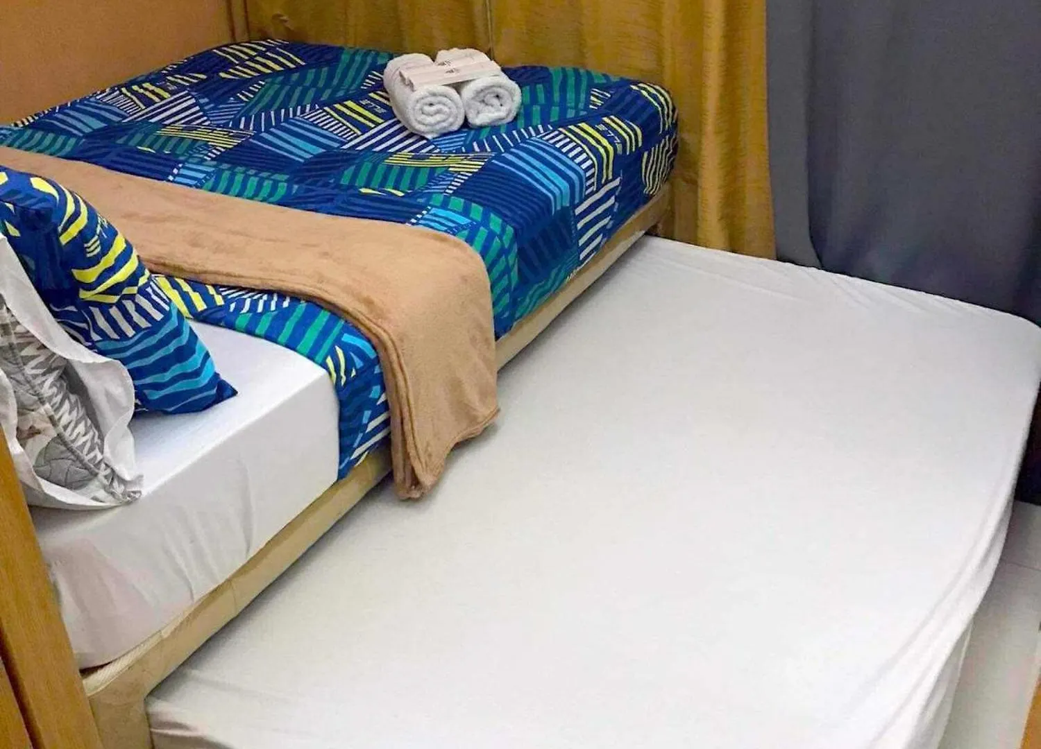 1528-1Br-1Bed-1Sofa Bed 1Pull Out Pool View With Balcony Apartment Manila 0*,  Philippines