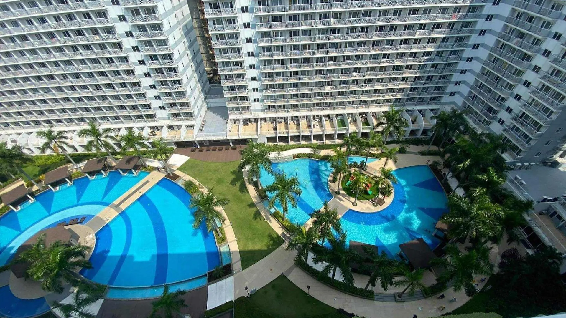 1528-1Br-1Bed-1Sofa Bed 1Pull Out Pool View With Balcony Apartment Manila Philippines